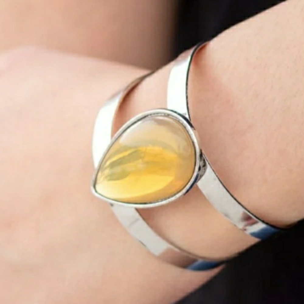 💥 3/$10 Chic Silver Bracelet with Yellow Teardrop Accent